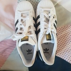 Sport shoes